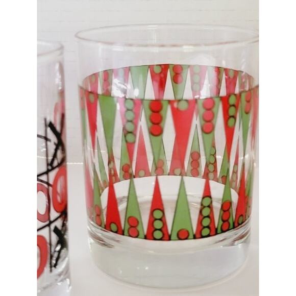 Vintage Retro Board Game Themed Beverage Glasses Set of 4 Barware Dice Dominos - Picture 4 of 14